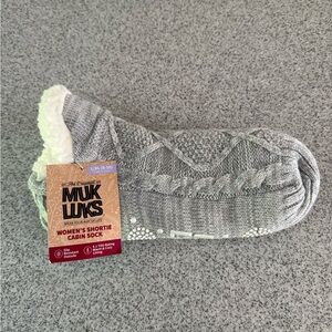 Muk Luks Women's Shortie Cabin Socks - Gray and White size 8-10 NWT